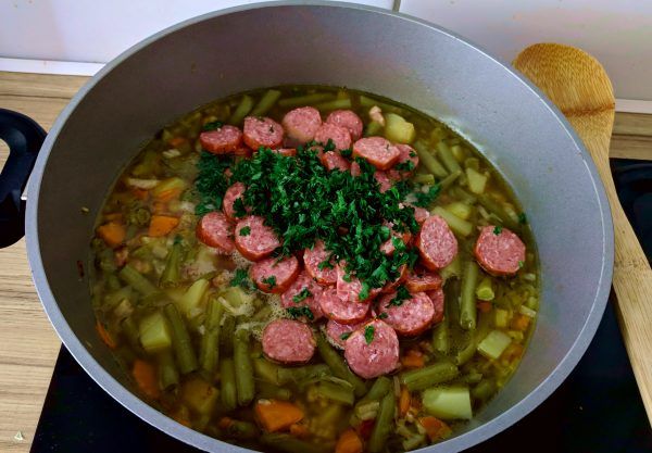 Grüne Bohnensuppe mit Mettenden – Caro&amp;#39;s Küchenexperimente