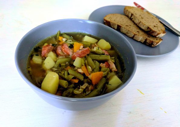 Grüne Bohnensuppe mit Mettenden - Caro&amp;#39;s Küchenexperimente