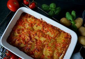 Dieses Bild zeigt die vegetarischen Kartoffelfächer mit Tomate und Mozzarella
